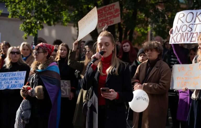 Letonya İstanbul Sözleşmesi’nden çekiliyor: Kadınlar sokaklarda