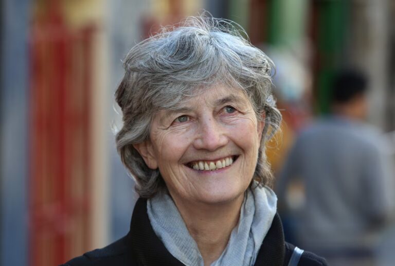 İrlanda: Solun desteklediği Catherine Connolly, cumhurbaşkanlığı seçimini kazandı.
