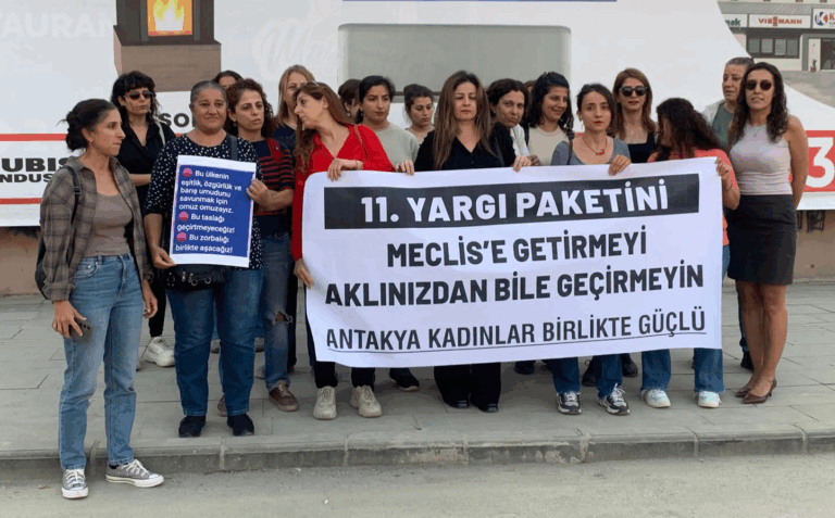 Antakya’da kadınlar 11. Yargı Paketi’ne karşı alanlarda