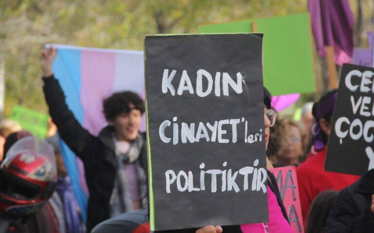 Erkekler Ekim’de 22 kadını öldürdü: Şiddet durmuyor