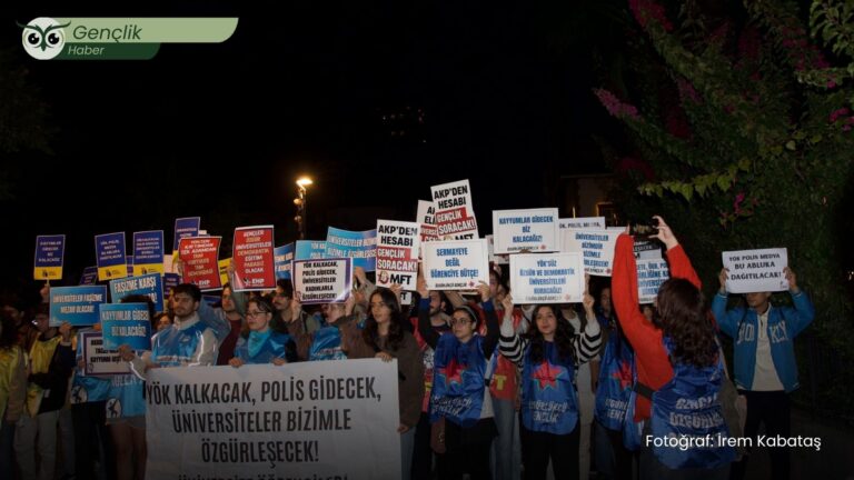 İzmirli üniversiteliler: YÖK kalkacak, polis gidecek, üniversiteler bizimle özgürleşecek