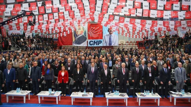 Özgür Özel’in anahtar listesi firesiz geçti: CHP Parti Meclisi’ne 32 yeni isim