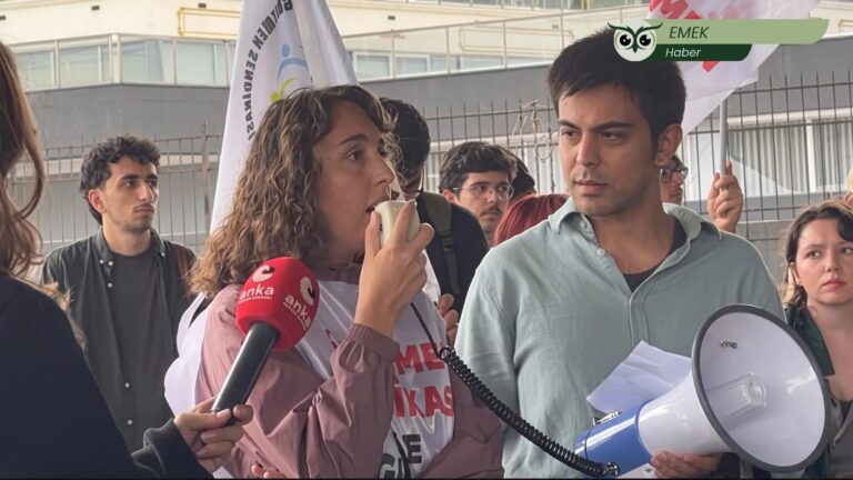 Tercih fuarı önünde akademisyen eylemi: “Parlak stantların arkasında tasfiye var!”